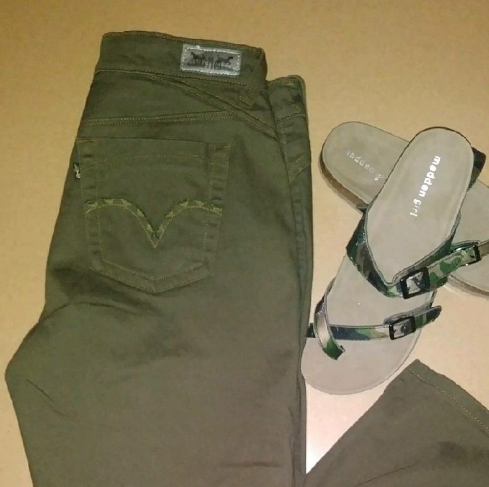 NWOT~Army Green Levis 505